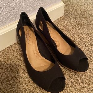 Black wedge heels
